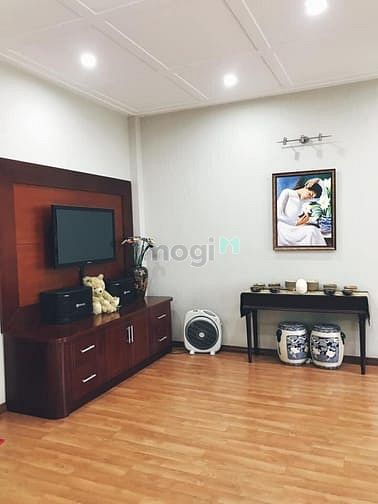 Hình ảnh Cần bán biệt thự sân vườn 9*24 Phan Văn Trị Phường 11 Bình Thạnh.