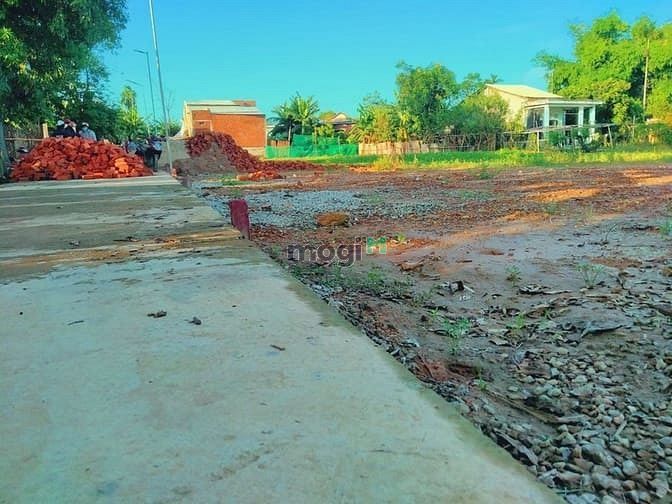 Hình ảnh Đất mặt tiền, đường 5m5, QL14B, cạnh UBND, giá rẻ