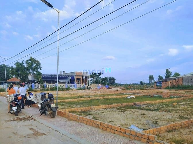 Hình ảnh Đất mặt tiền, đường 5m5, QL14B, cạnh UBND, giá rẻ