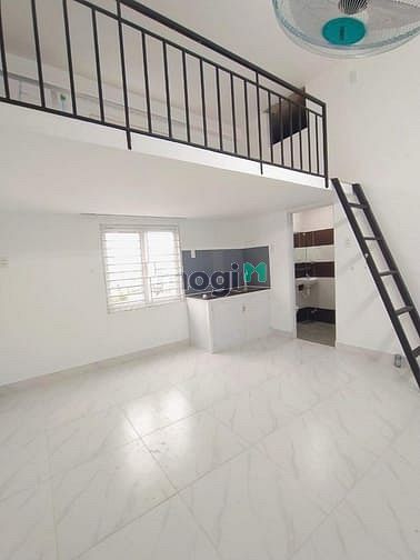 Hình ảnh Căn Hộ Cho Thuê Có Gác Cửa Sổ Lớn Tân Sơn Nhì TP