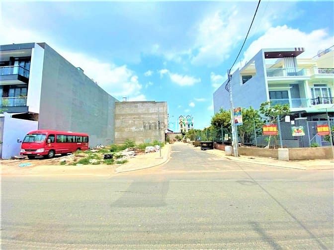 Hình ảnh Sở hữu ngay đất thổ cư vị trí vàng Bình Tân, DT: 95m2, giá: 8,8 tỷ.