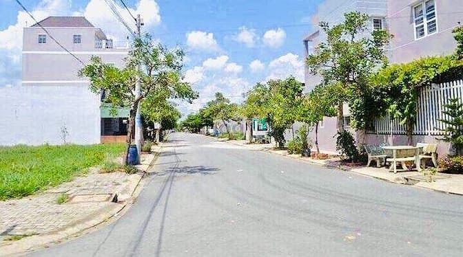 Hình ảnh Kinh doanh thua lỗ cần bán nền 114m2 , nền Bình Chánh , SHR .