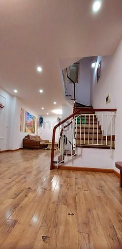 Hình ảnh Lò đúc - mới kính koong - thoáng trước sau.