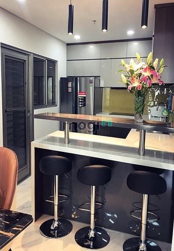 Hình ảnh Thật 100%!!!Cho thuê căn Midtown 2PN, lầu cao, view biệt thự. LH Xuyến