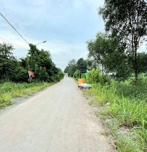 Hình ảnh Bán mảnh vườn 725m2 giá rẻ 6 tỷ, có 300m2 đất thổ cư.