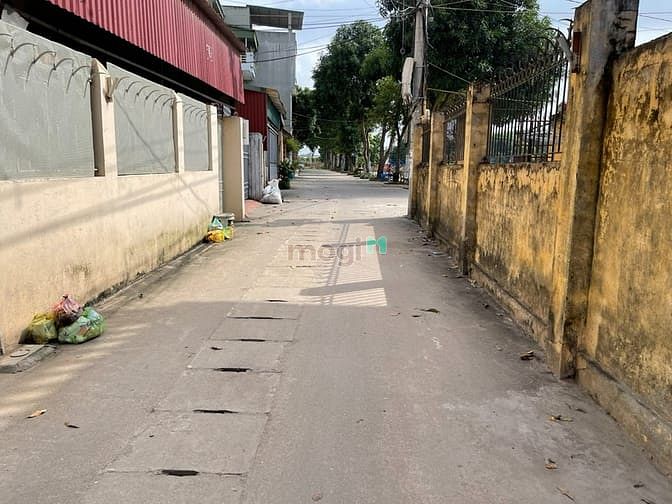Hình ảnh Cần bán gấp căn nhà 3 tầng, DT 55,6m2 tại thôn Cự Đà, Đặng Xá