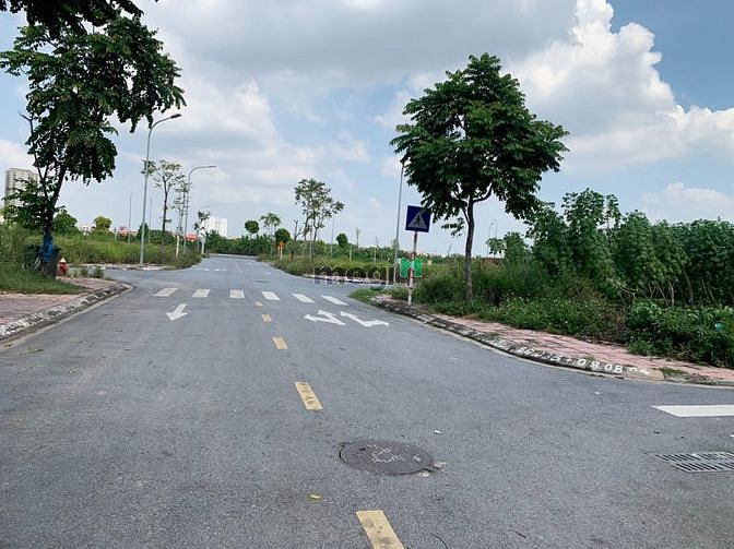 Hình ảnh Duy nhất mảnh đất đấu giá Cự Khối hồ Bộ Đội, chỉ 5,8 tỷ có ngay 65m2