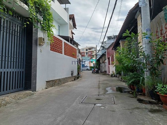 Hình ảnh Bán đất ngay cây xăng lã xuân oai - lê văn việt