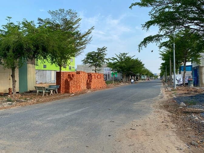 Hình ảnh Bán Lỗ Miếng Đất 260m2 Thổ Cư, Sổ Hồng Khu Chợ Dân Đông Sát Trường Học