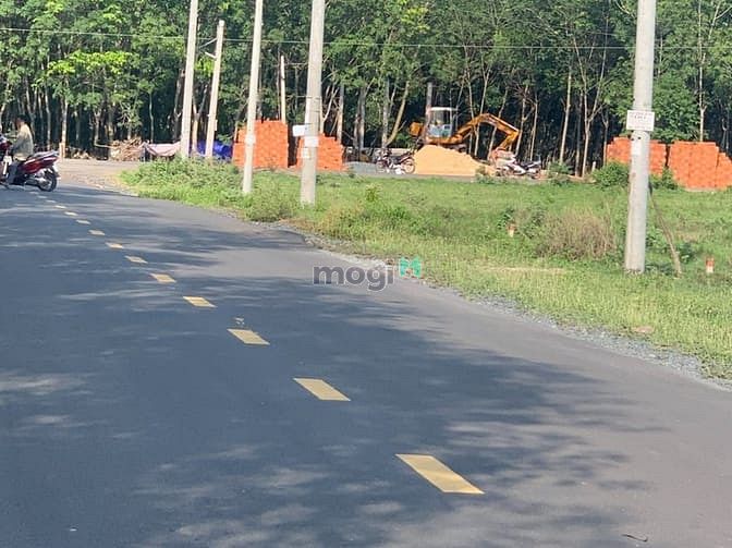 Hình ảnh Cần tiền bán mảnh đất khu dân cư hiện hữu sầm uất 2000m2 sổ riêng