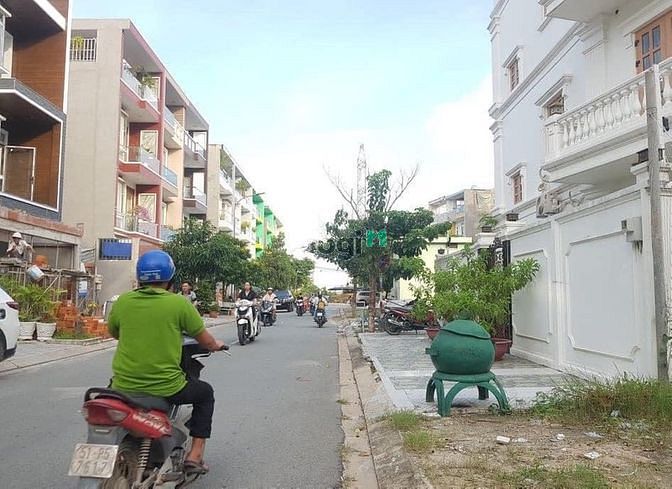 Hình ảnh Bán gấp lô đất thổ cư 100m2 gần bệnh viện Chợ Rẫy 2. SHR
