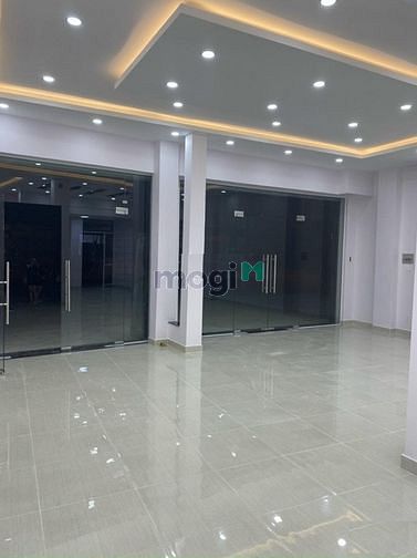Hình ảnh Cho thuê góc 2 MT cửu long, giá 27tr, vị trí cực đẹp