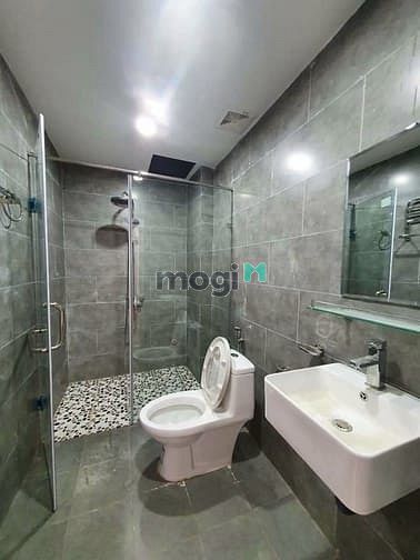 Hình ảnh Đông ngạc 5 tầng ô tô đõ cổng 2.8 tỷ