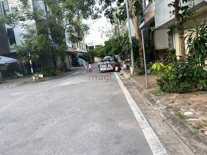 Hình ảnh Bán đất TĐC X6 Thạch Bàn, view vườn hoa, cạnh hồ Ben, mặt tiền 6,7m