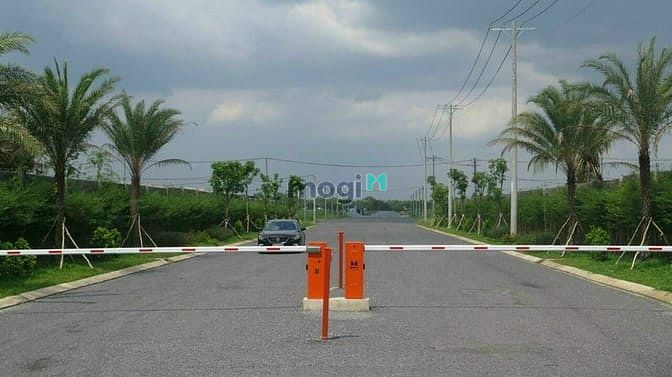Hình ảnh ĐẤT NỀN sổ đỏ mặt tiền đường 826c