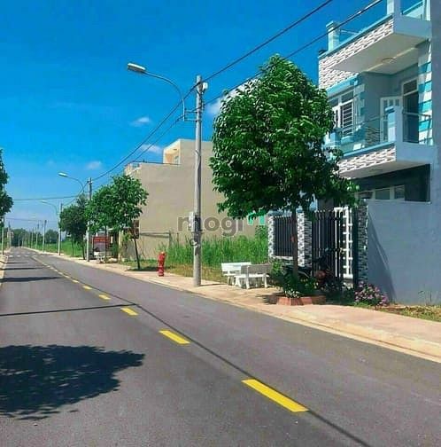 Hình ảnh ĐẤT NỀN sổ đỏ mặt tiền đường 826c