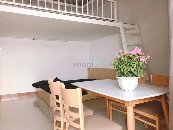Hình ảnh phòng đẹp thoáng mát, bancol lớn quận phú nhuận