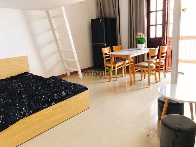 Hình ảnh phòng đẹp thoáng mát, bancol lớn quận phú nhuận