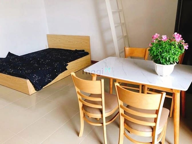 Hình ảnh phòng đẹp thoáng mát, bancol lớn quận phú nhuận