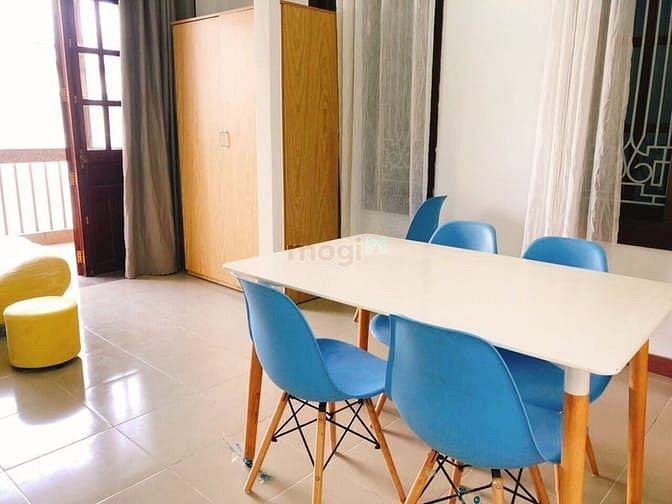Hình ảnh phòng đẹp thoáng mát, bancol lớn quận phú nhuận