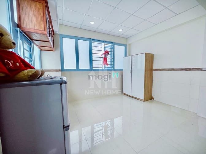 Hình ảnh Phòng Mới, Full Nội Thất, Của Sổ Lớn Tại Bình Thạnh