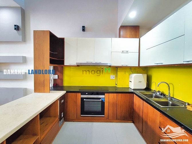 Hình ảnh Nhà cho thuê 4PN gần biển Phạm Văn Đồng - B226