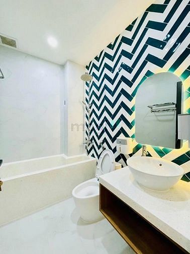 Hình ảnh Nhà mới 4 tầng lầu, căn góc đường Võ Văn Tần Q3