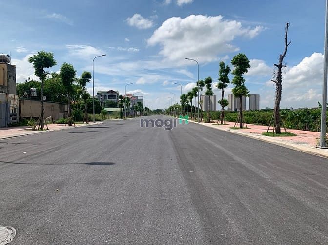 Hình ảnh Bán gấp lô đất thổ cư đường 25m khu đất đấu giá Cự Khối, 46m2 view hồ