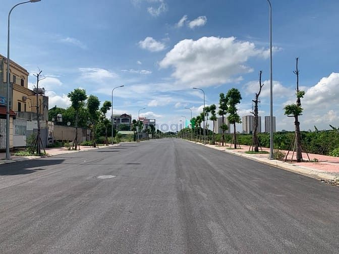 Hình ảnh Bán gấp lô đất thổ cư đường 25m khu đất đấu giá Cự Khối, 46m2 view hồ