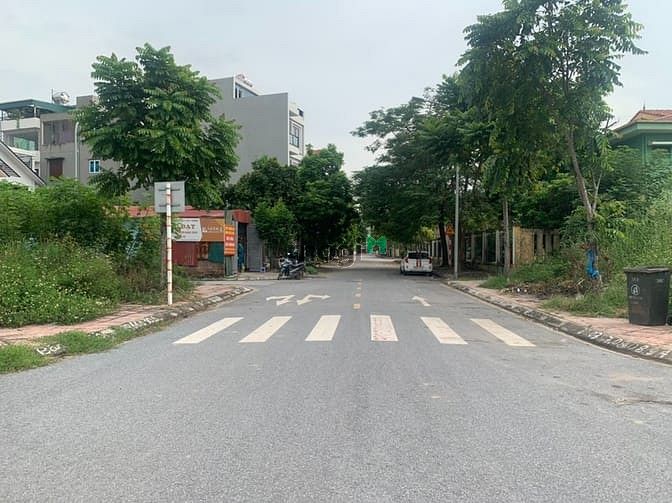 Hình ảnh Bán gấp lô đất đấu giá Cự Khối dãy TT8 diện tích 73,3m