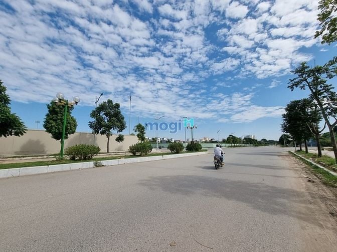 Hình ảnh Gấp mảnh 80m2 đường 22m,Vỉa hè 5m đối diện Mầm non TĐC Ngọc Thụy,KD