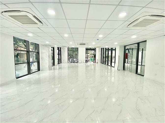 Hình ảnh Cho thuê nhà mặt tiền 12 mét 6 lầu thang máy