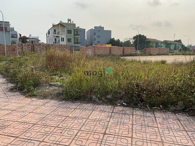 Hình ảnh Bán đất đấu giá Cự Khối, dãy TT8, 2 mặt thoáng, gần sát căn góc