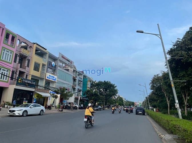 Hình ảnh Nhà MT đối diện Siêu thị nhật EAON bình tân , 10X20