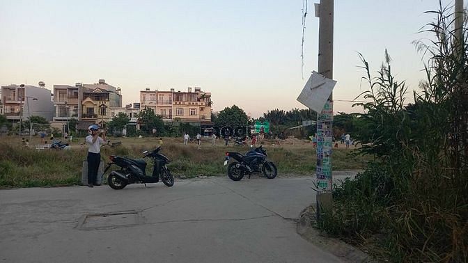 Hình ảnh Bán lô góc 2 mặt tiền đường 102.hẻm 175