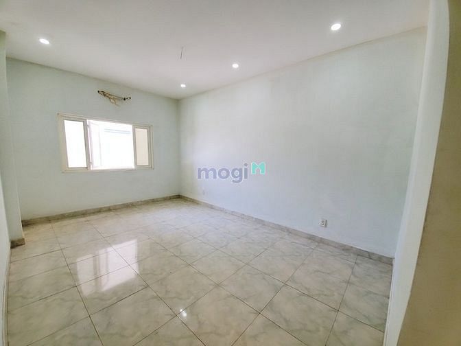 Hình ảnh Nhà nguyên căn 2 lầu 1 trệt 1 sân  thượng