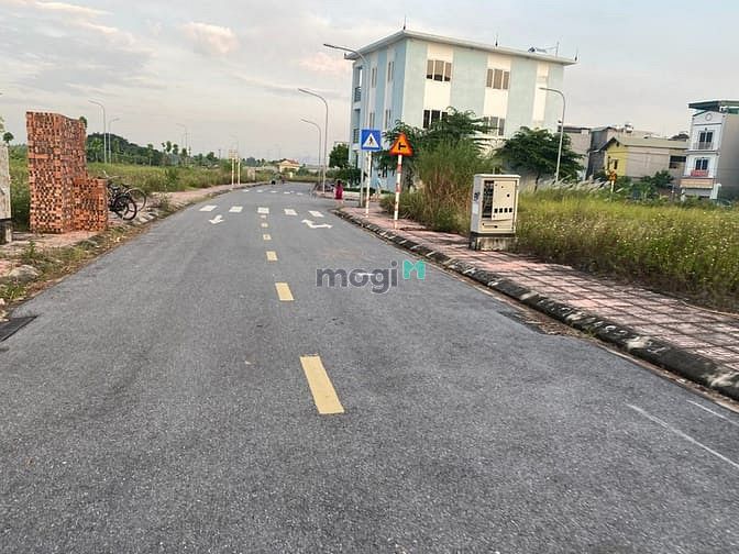 Hình ảnh Bán đất đấu giá Cự Khối, căn 2 mặt thoáng, đường 13m cả vỉa hè