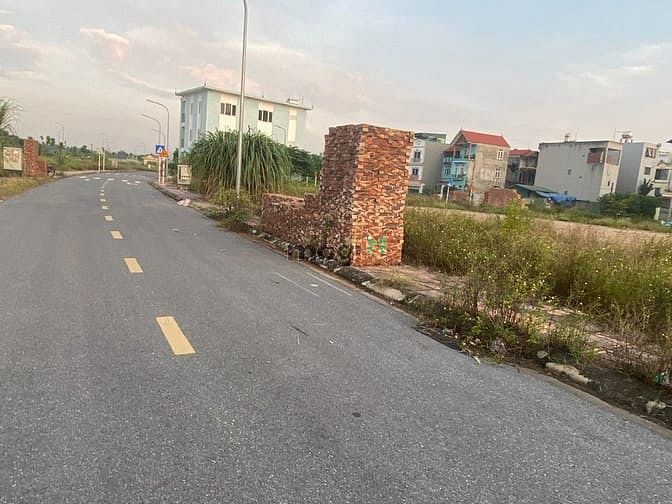 Hình ảnh Bán đất đấu giá Cự Khối, căn 2 mặt thoáng, đường 13m cả vỉa hè