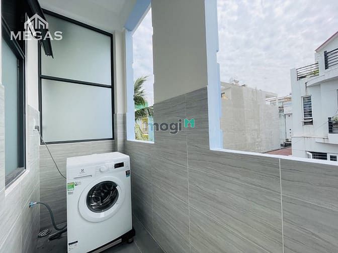 Hình ảnh CHDV tại Bình Thạnh có ban công cực kì thoáng mát