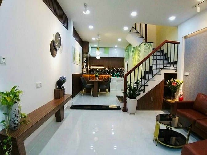 Hình ảnh Bán Nhà mặt tiền đường gần Phạm Văn Đồng