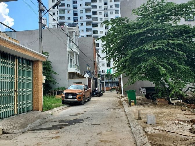 Hình ảnh Đất đẹp! 70m2 Hẻm xe hơi 7m sau lưng chung cư sunview, KDC đồng bộ. Gi