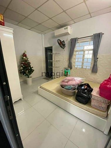 Hình ảnh Xe hơi tránh nhau, nhà ĐẸP Phạm Văn Chiêu bán GẤP