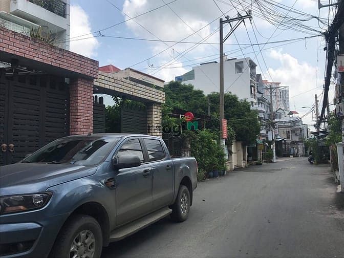 Hình ảnh Xe hơi tránh nhau, nhà ĐẸP Phạm Văn Chiêu bán GẤP