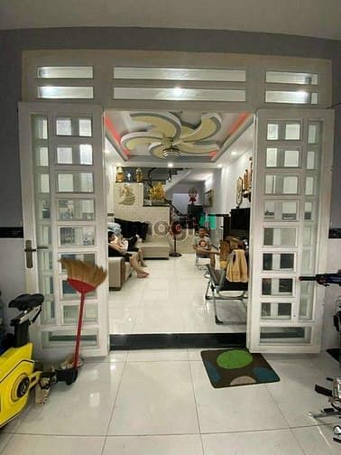 Hình ảnh Xe hơi tránh nhau, nhà ĐẸP Phạm Văn Chiêu bán GẤP