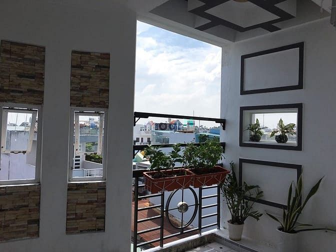Hình ảnh Xe hơi tránh nhau, nhà ĐẸP Phạm Văn Chiêu bán GẤP