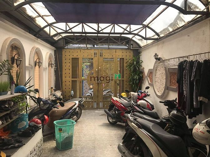 Hình ảnh Xe hơi tránh nhau, nhà ĐẸP Phạm Văn Chiêu bán GẤP