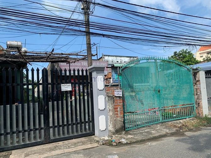 Hình ảnh Bán 255m2 nhà cấp 4 đang cho thuê đất full thổ cư mt hẻm xe hơi 8m