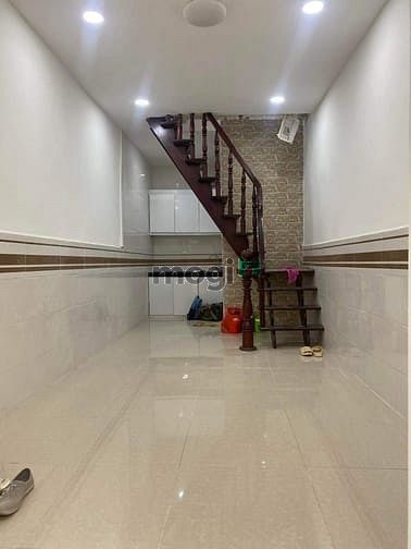 Hình ảnh Nhà sát mặt tiền, gần BV Bình Dân, Quận 10, 42m2 sử dụng chỉ 3 tỷ 7.