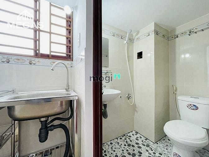 Hình ảnh Phòng mới xây, FUll nội thất có thang máy
