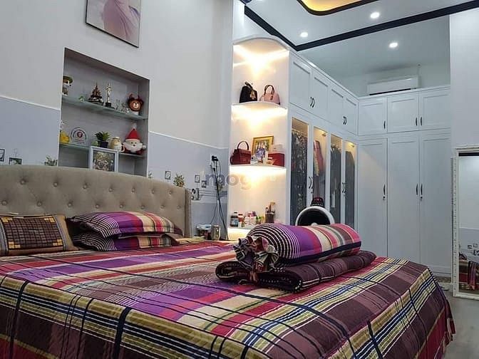 Hình ảnh Bán nhà HXH cách mạng tháng tám. Mới ở ngay